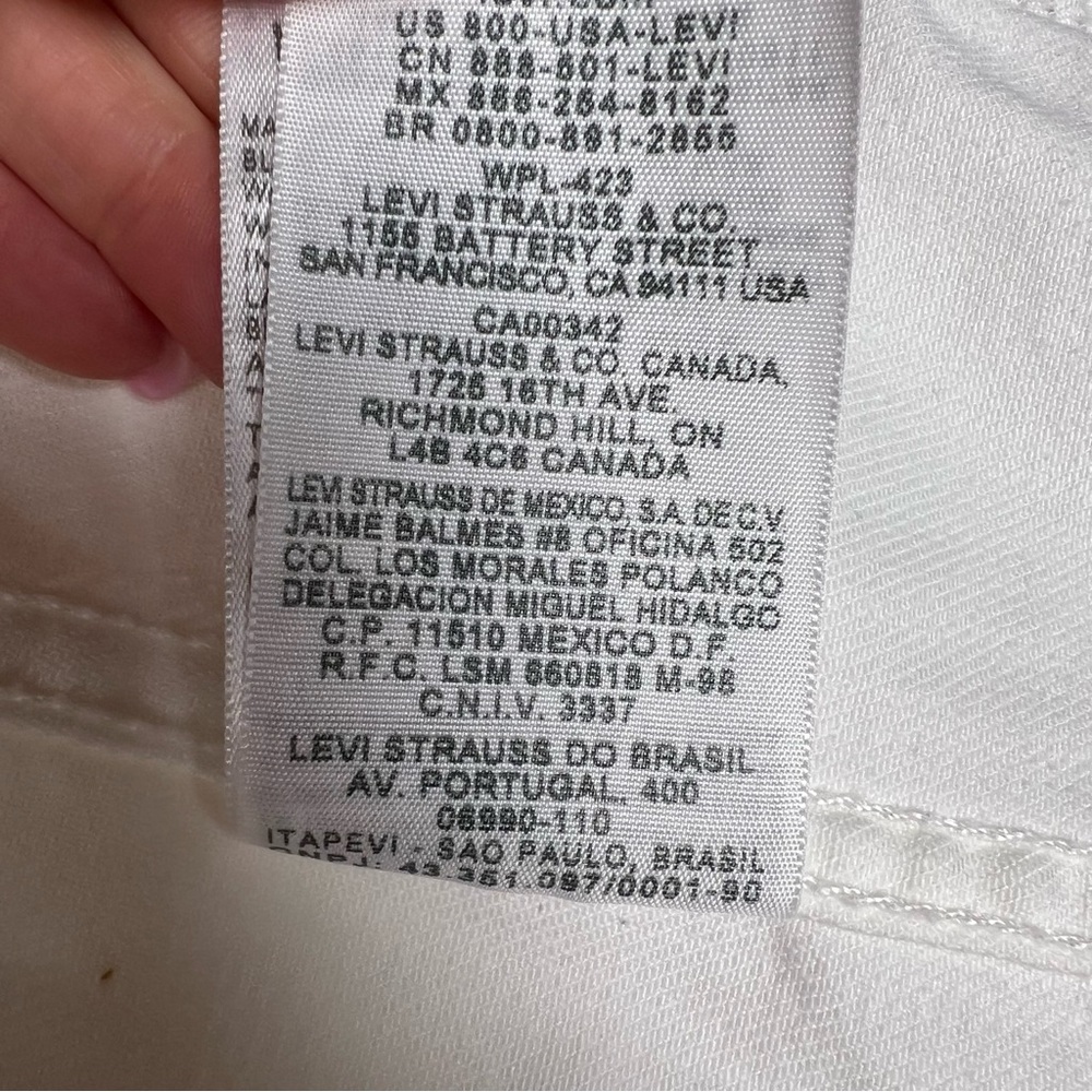 Levi’s San Francisco fitted white denim jacket. - Picture 11 of 11